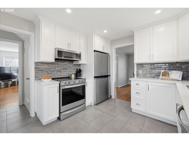 632 Se PEACOCK Ln, Portland, OR 97214