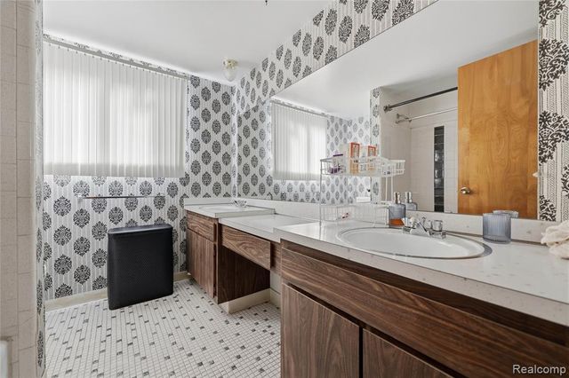 14309 Ivanhoe Drive, Warren, MI 48088