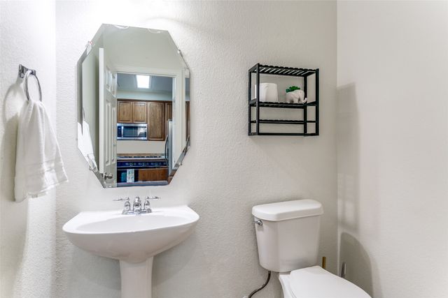 180 Leonard Street, Lewisville, TX 75057