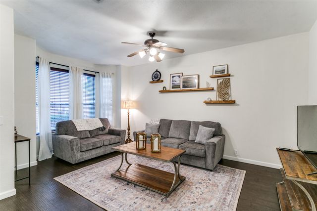 180 Leonard Street, Lewisville, TX 75057
