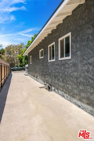 838 N Ridgewood Place, Los Angeles, CA 90038