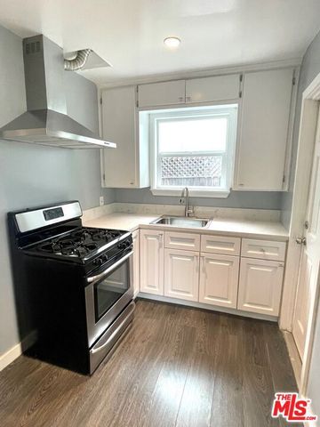 838 N Ridgewood Place, Los Angeles, CA 90038