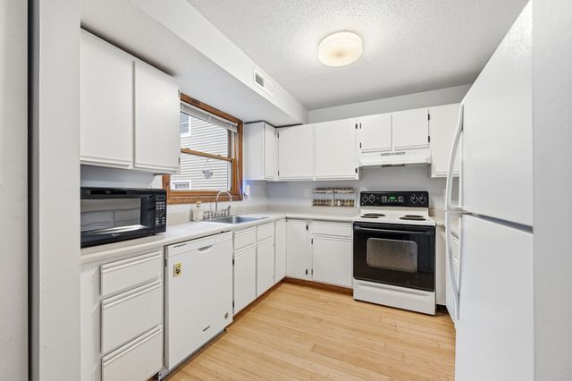 371 Aiken Ave 10, Lowell, MA 01850