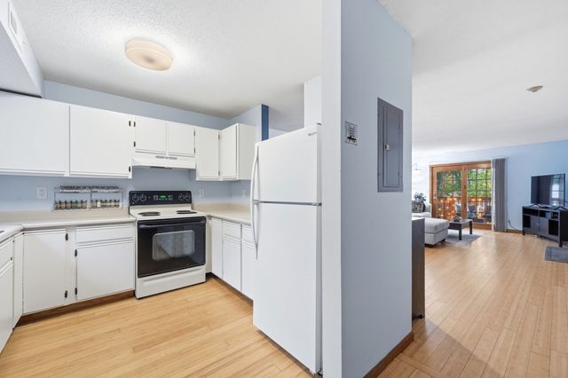 371 Aiken Ave 10, Lowell, MA 01850