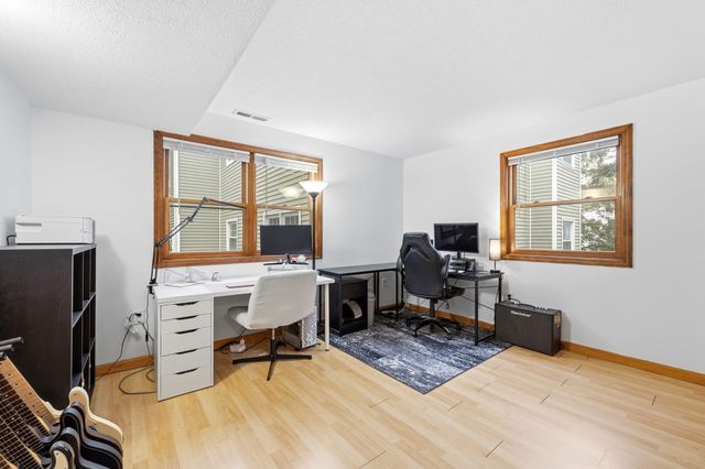 371 Aiken Ave 10, Lowell, MA 01850