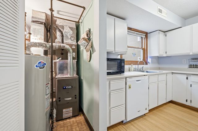 371 Aiken Ave 10, Lowell, MA 01850