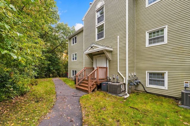 371 Aiken Ave 10, Lowell, MA 01850