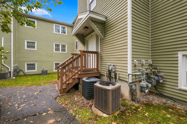 371 Aiken Ave 10, Lowell, MA 01850