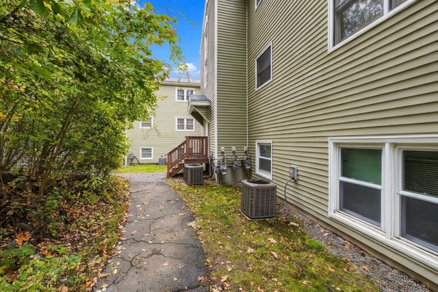 371 Aiken Ave 10, Lowell, MA 01850