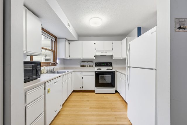 371 Aiken Ave 10, Lowell, MA 01850