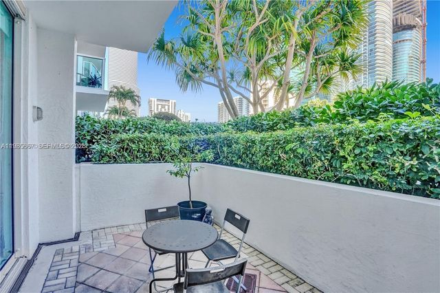 31 SE 5th St 1110, Miami, FL 33131