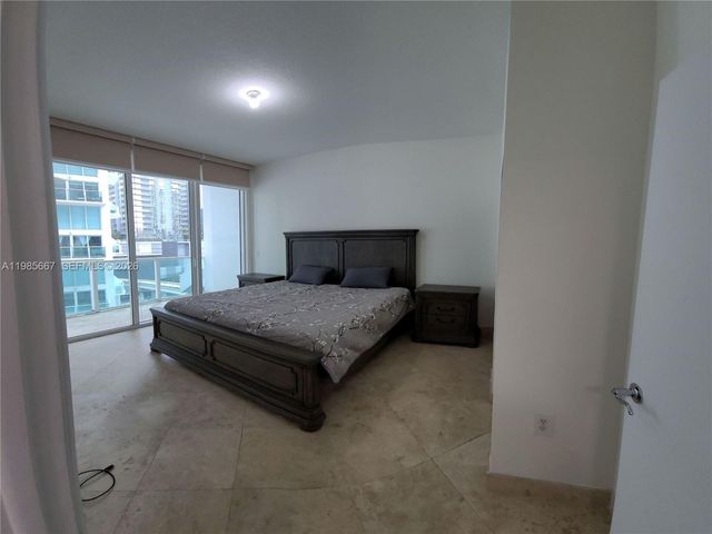 31 SE 5th St 1110, Miami, FL 33131