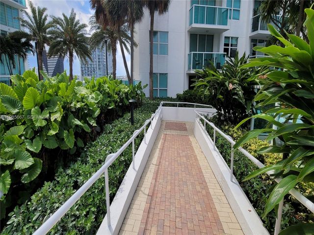 31 SE 5th St 1110, Miami, FL 33131