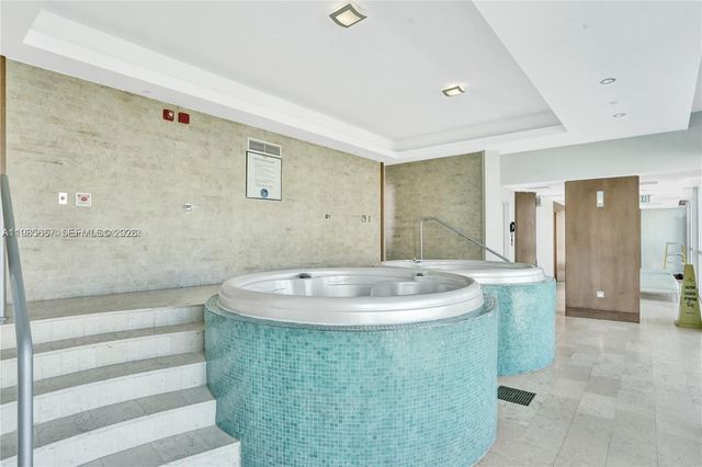 31 SE 5th St 1110, Miami, FL 33131