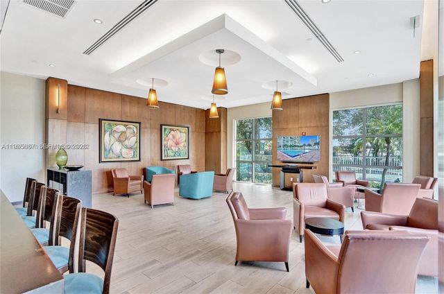 31 SE 5th St 1110, Miami, FL 33131