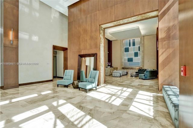 31 SE 5th St 1110, Miami, FL 33131