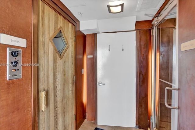 31 SE 5th St 1110, Miami, FL 33131