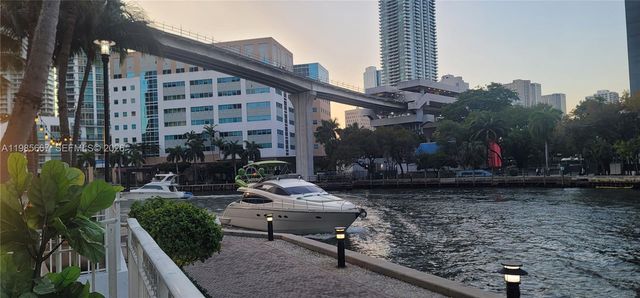 31 SE 5th St 1110, Miami, FL 33131