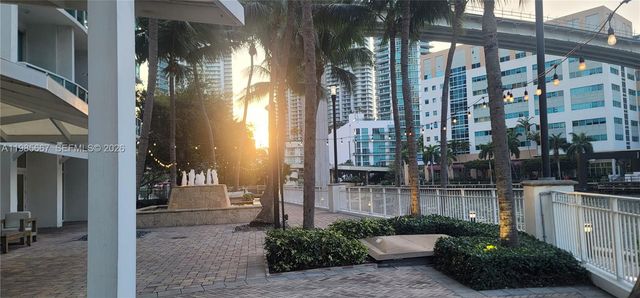 31 SE 5th St 1110, Miami, FL 33131