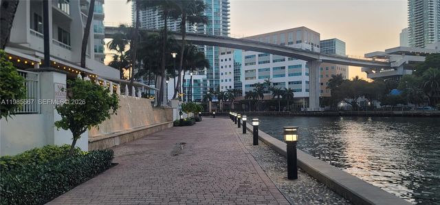 31 SE 5th St 1110, Miami, FL 33131