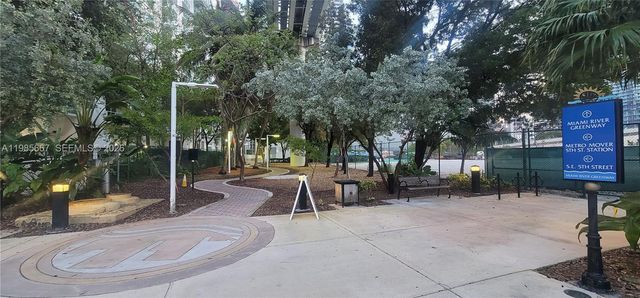 31 SE 5th St 1110, Miami, FL 33131