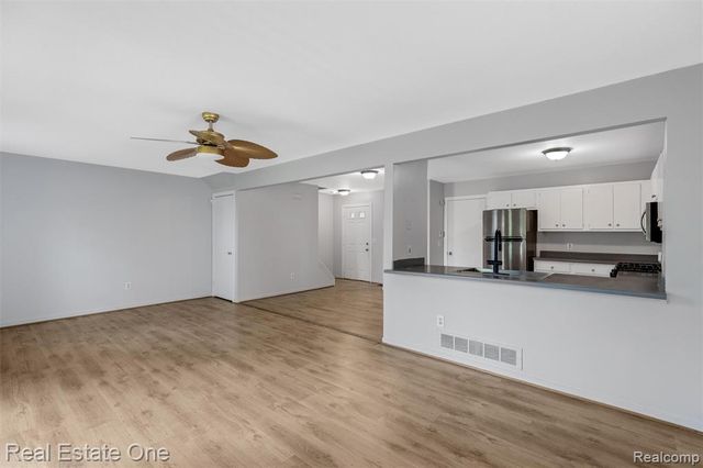 1361 Lochaven Road, Waterford, MI 48327