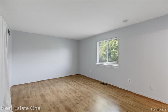 1361 Lochaven Road, Waterford, MI 48327
