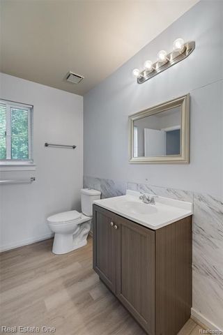 1361 Lochaven Road, Waterford, MI 48327