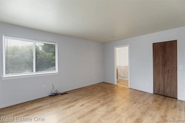 1361 Lochaven Road, Waterford, MI 48327
