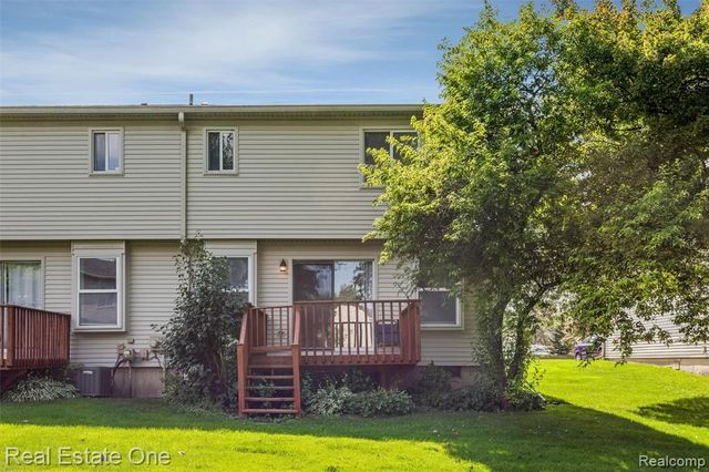 1361 Lochaven Road, Waterford, MI 48327