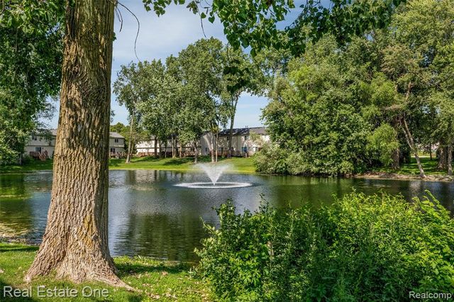 1361 Lochaven Road, Waterford, MI 48327