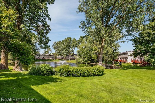 1361 Lochaven Road, Waterford, MI 48327