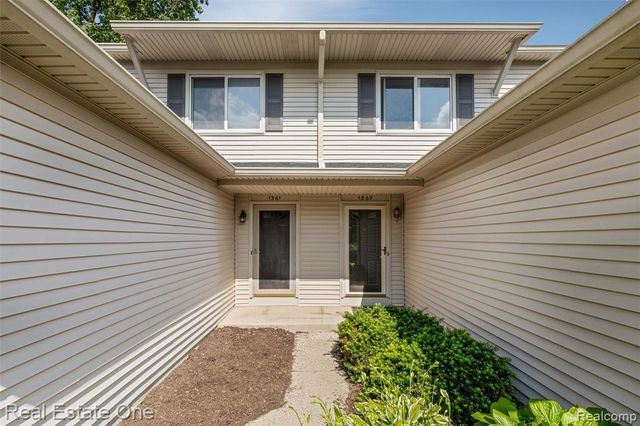 1361 Lochaven Road, Waterford, MI 48327