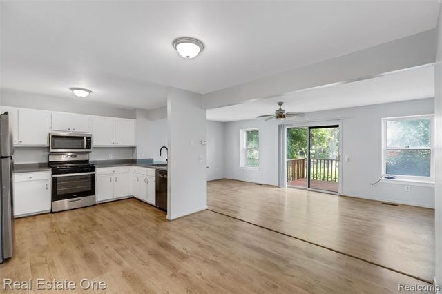 1361 Lochaven Road, Waterford, MI 48327