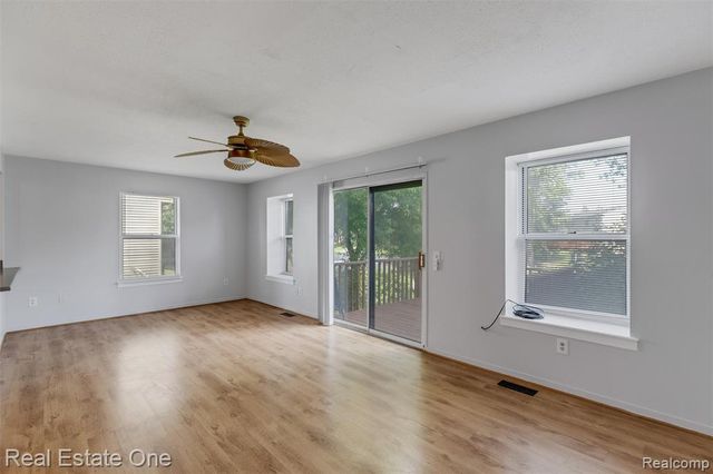 1361 Lochaven Road, Waterford, MI 48327