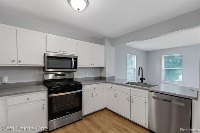 1361 Lochaven Road, Waterford, MI 48327