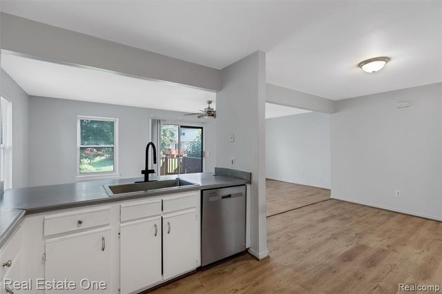 1361 Lochaven Road, Waterford, MI 48327