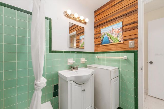 530 NE 10TH STREET, Gainesville, FL 32601