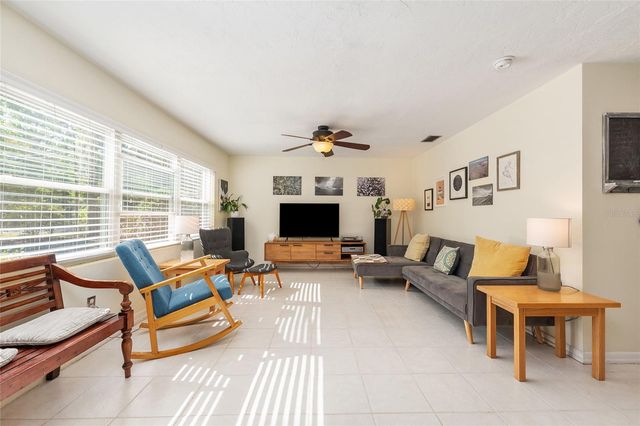 530 NE 10TH STREET, Gainesville, FL 32601