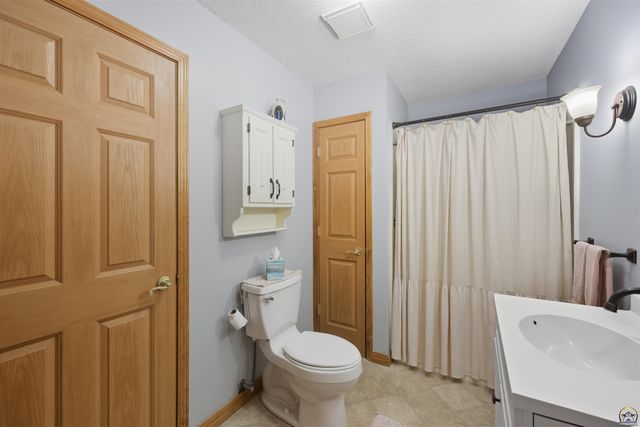 12542 266th Rd, Holton, KS 66436