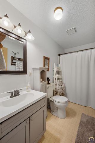 12542 266th Rd, Holton, KS 66436