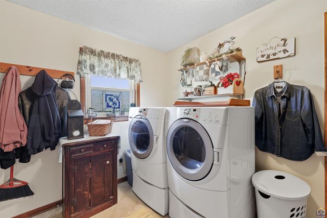 12542 266th Rd, Holton, KS 66436