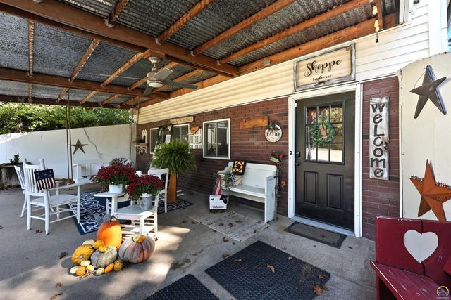 12542 266th Rd, Holton, KS 66436