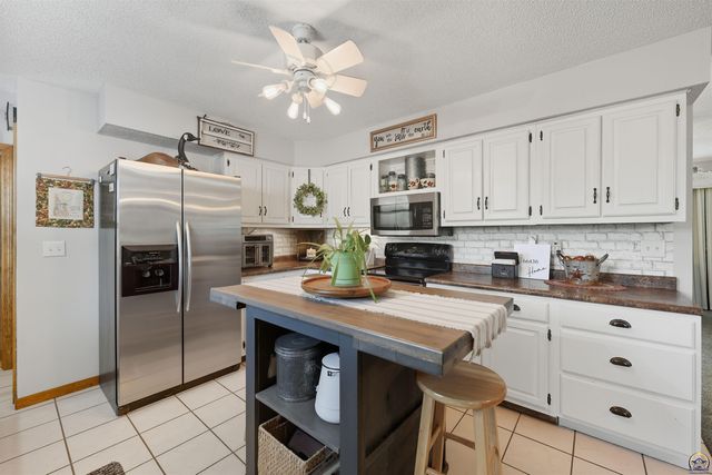 12542 266th Rd, Holton, KS 66436