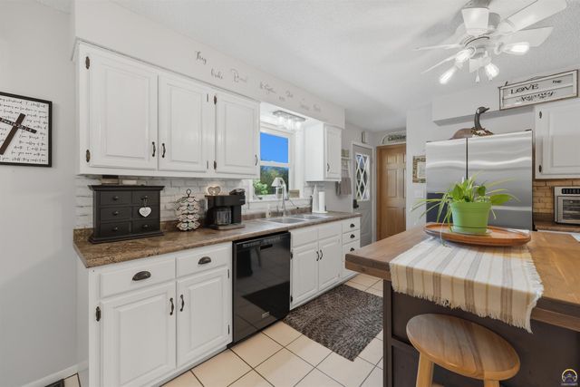 12542 266th Rd, Holton, KS 66436