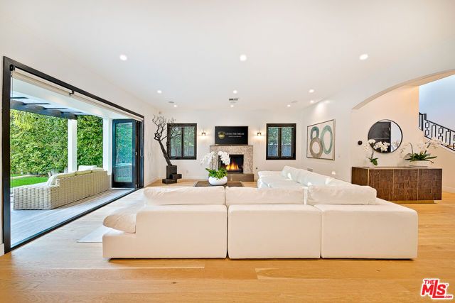 419 N Edinburgh Avenue, Los Angeles, CA 90048