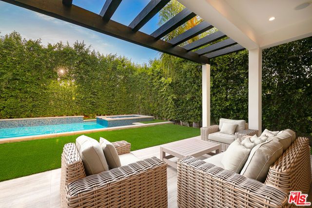 419 N Edinburgh Avenue, Los Angeles, CA 90048