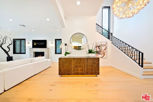 419 N Edinburgh Avenue, Los Angeles, CA 90048