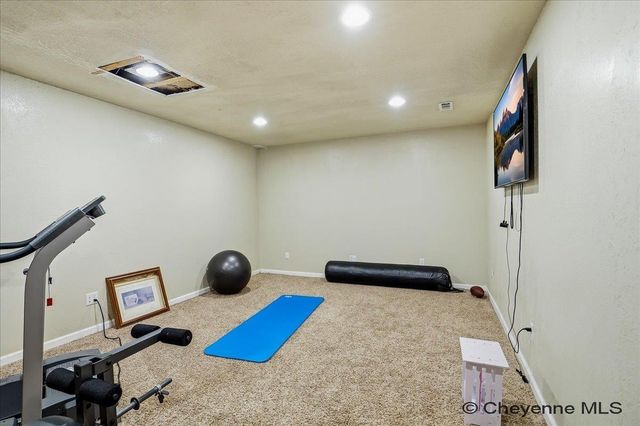 5400 LIZ RANCH RD, Cheyenne, WY 82007