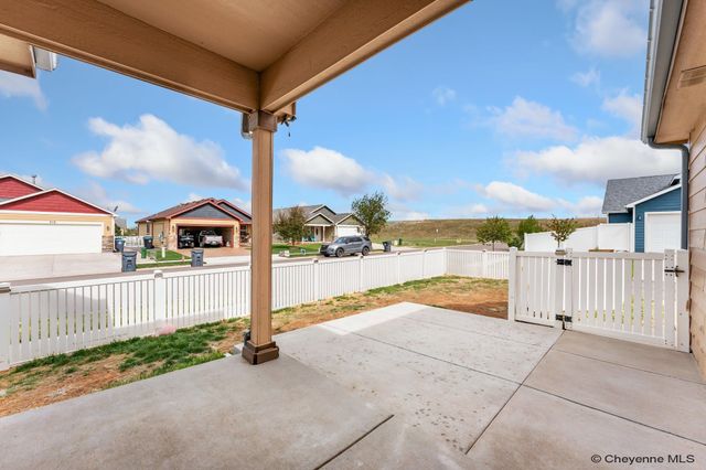 5400 LIZ RANCH RD, Cheyenne, WY 82007